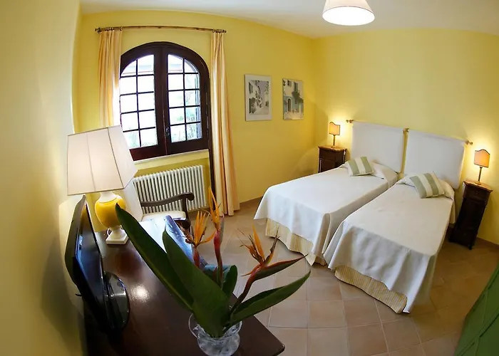 La Pomelia Bed & Breakfast